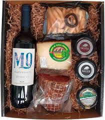 Caja Regalo Picoteo 17 Montequinto - El Pack Perfecto de Vino y Queso para Regalar
