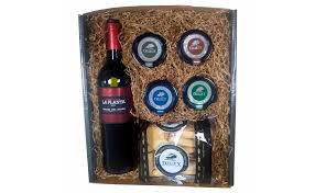Pack Picoteo Surtido: El Regalo Perfecto de Vino y Queso