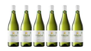 Viña Sol Vino Blanco: La Esencia 27 que Refresca tus Momentos