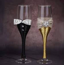 Vestido Personalizado para Celebraciones Especiales con Copas de Vino para Parejas