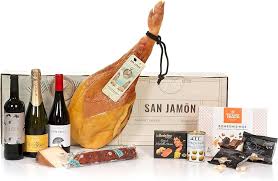 Cesta Navideña Artesanal: Jamón y Vino para Celebrar