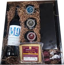 Pack Vino para Regalar: Botella de Rioja y Bombones Gourmet