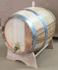 Barrica de Vino de Madera con Grifo de Latón - Elegancia y Funcionalidad